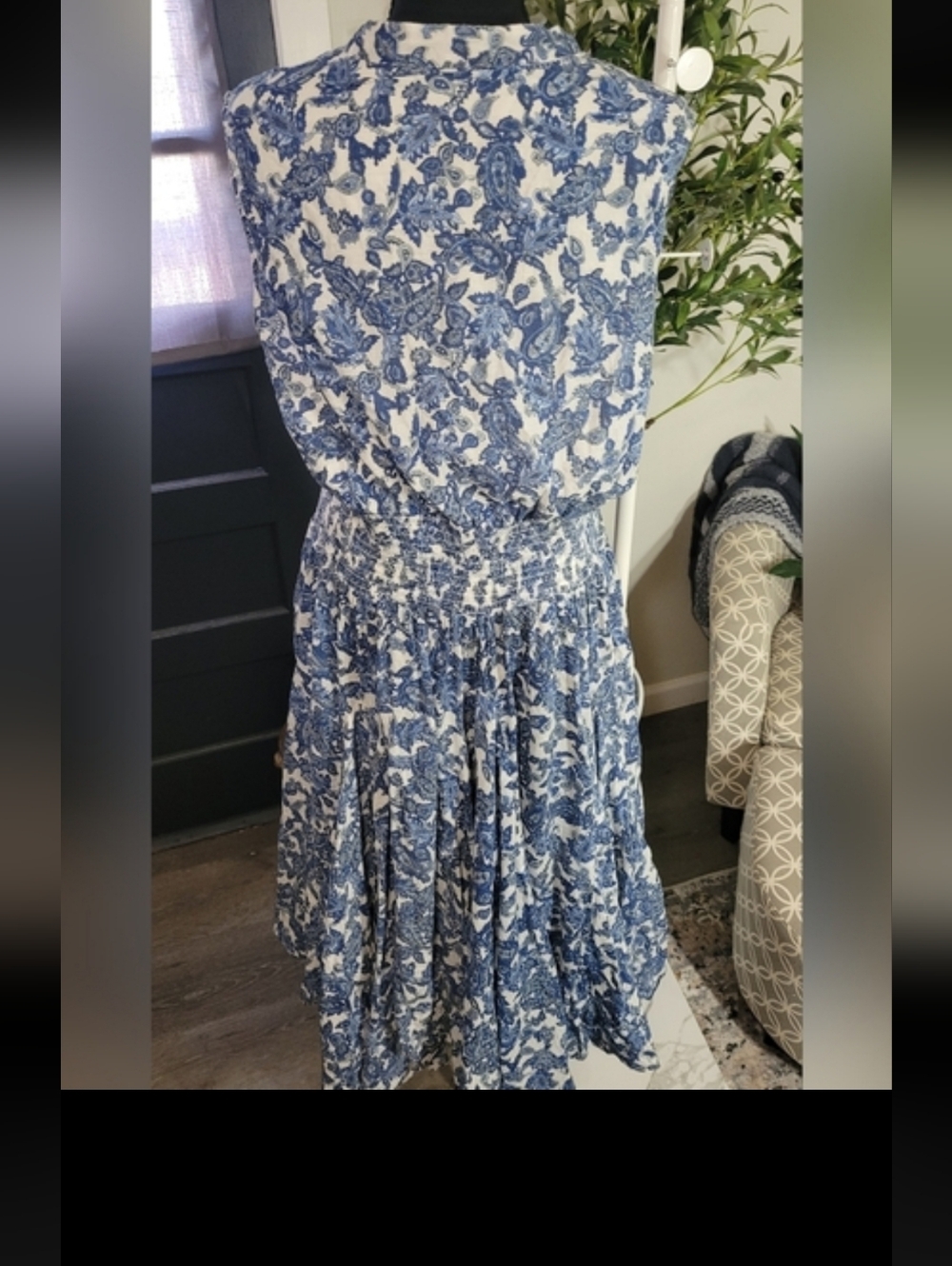 Chelsea & Theodore Blue and White Floral Midi Dress - Picture 5 of 5